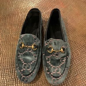 Do you loafers velvet fabric in great shape no flaws